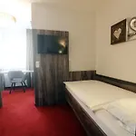 Stadthotel Miya 3*